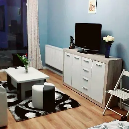 Ultra Central - Stunning Two Bedroom *