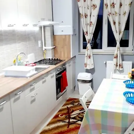 Ultra Central - Stunning Two Bedroom *